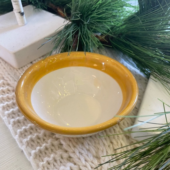 SMALL COUNTRY/PRIMITIVE YELLOW BOWL - Picture 3 of 8